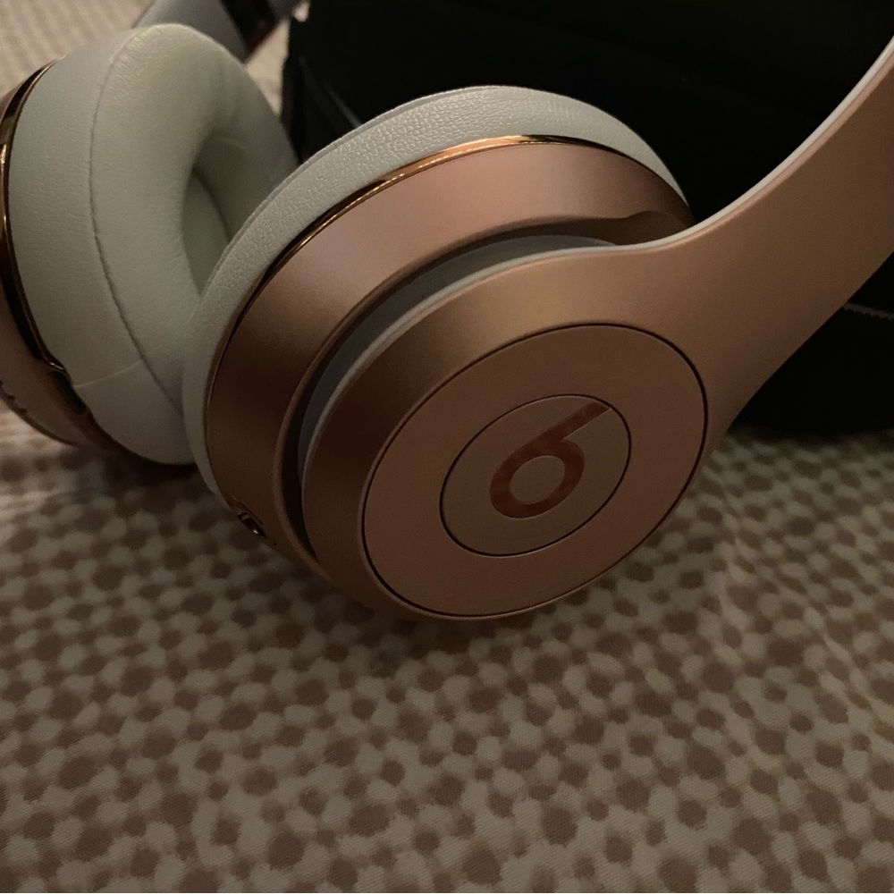 Rose Gold Beats Solo 3 Bluetooth Wireless Headphones